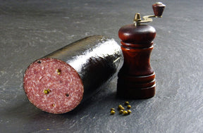 Pfeffersalami geschnitten