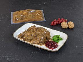 Hirschgulasch in Preiselbeer-Rotweinsauce