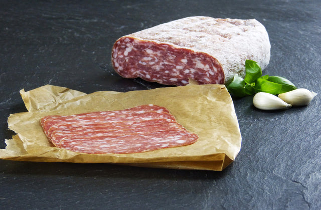 Salami Spianata Romana geschnitten